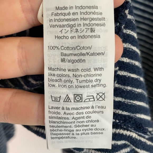 MADEWELL V-NECK BUBBLE-SLEEVE SWEATSHIRT IN BLUE - Picture 6 of 6